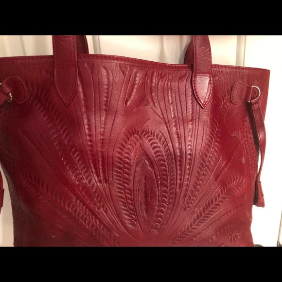 Beautiful leather tote made in Paraguay. - Picture 1 of 3